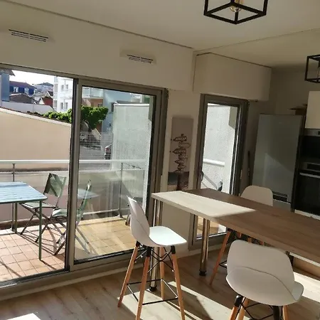 T2 44m2 Hyper Centre, Velos, Parking Et Grand Balcon English Spoken Apartment