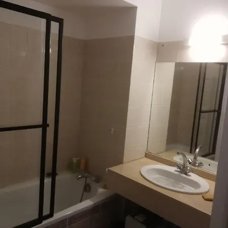 T2 44m2 Hyper Centre, Velos, Parking Et Grand Balcon English Spoken